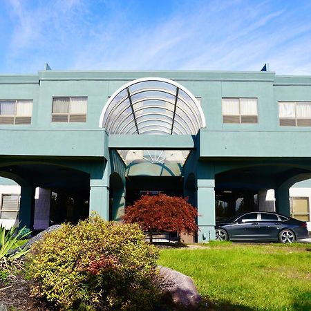 ווטרפורד American Inn & Suites מראה חיצוני תמונה