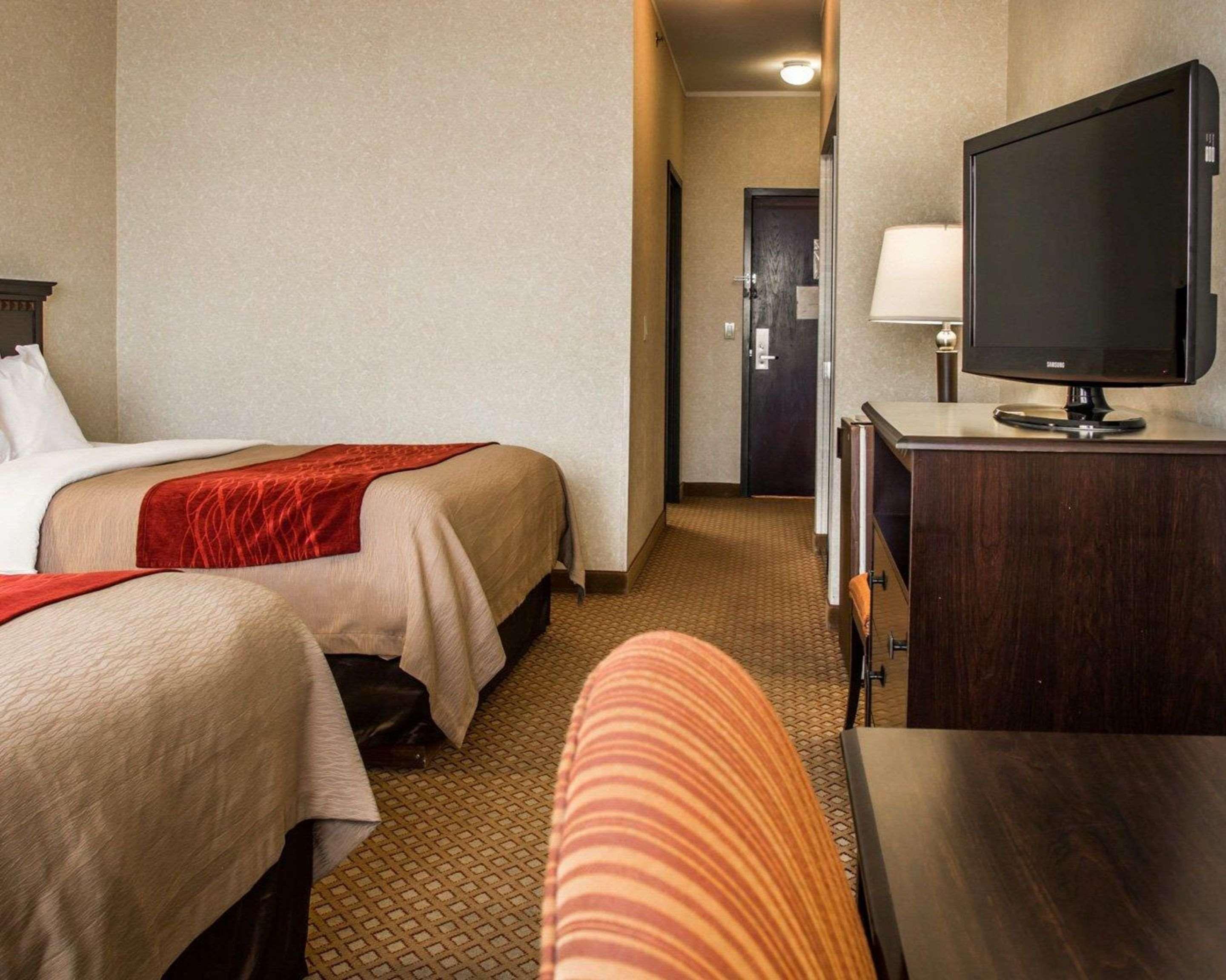 ווטרפורד American Inn & Suites מראה חיצוני תמונה