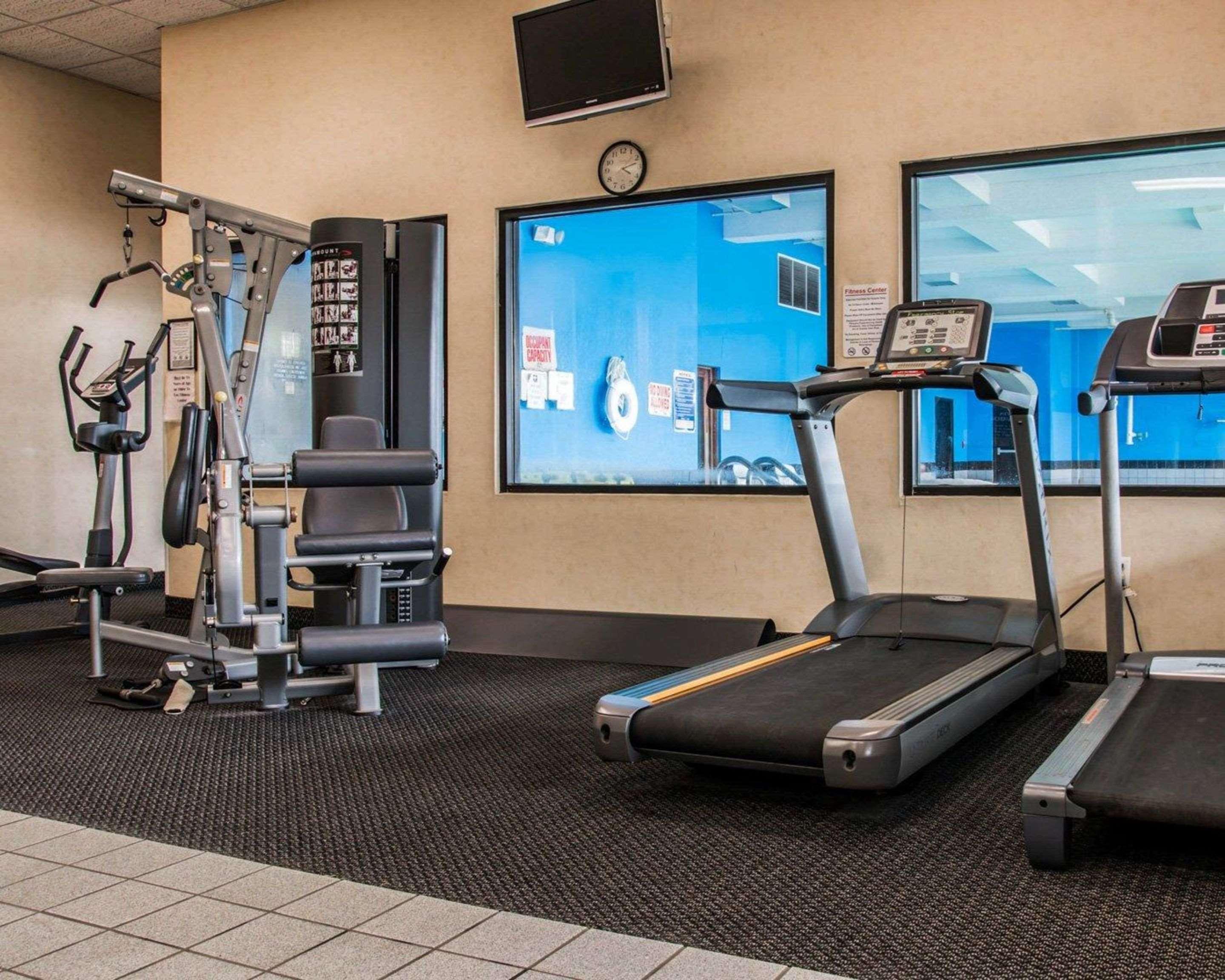 ווטרפורד American Inn & Suites מראה חיצוני תמונה