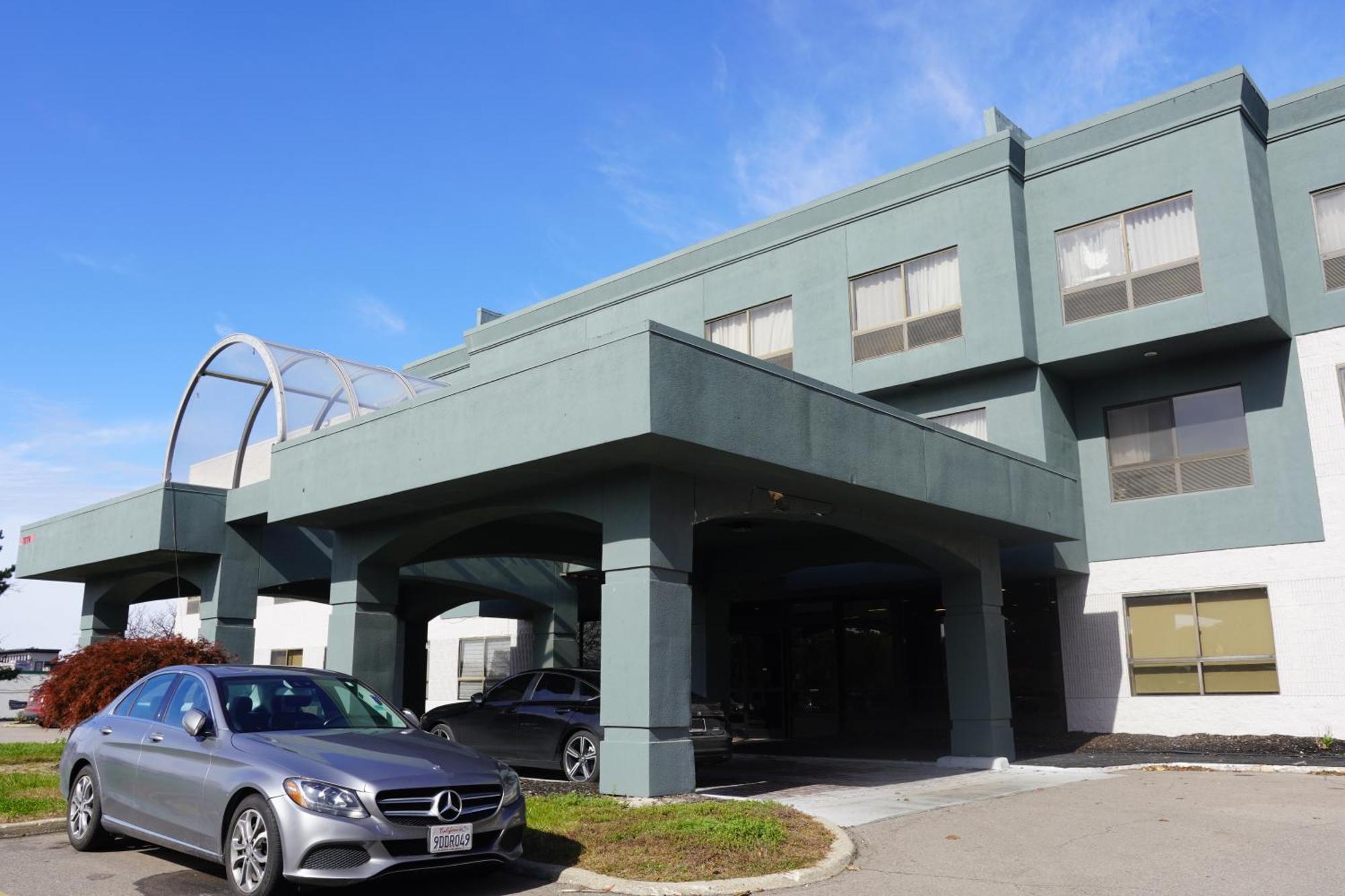 ווטרפורד American Inn & Suites מראה חיצוני תמונה