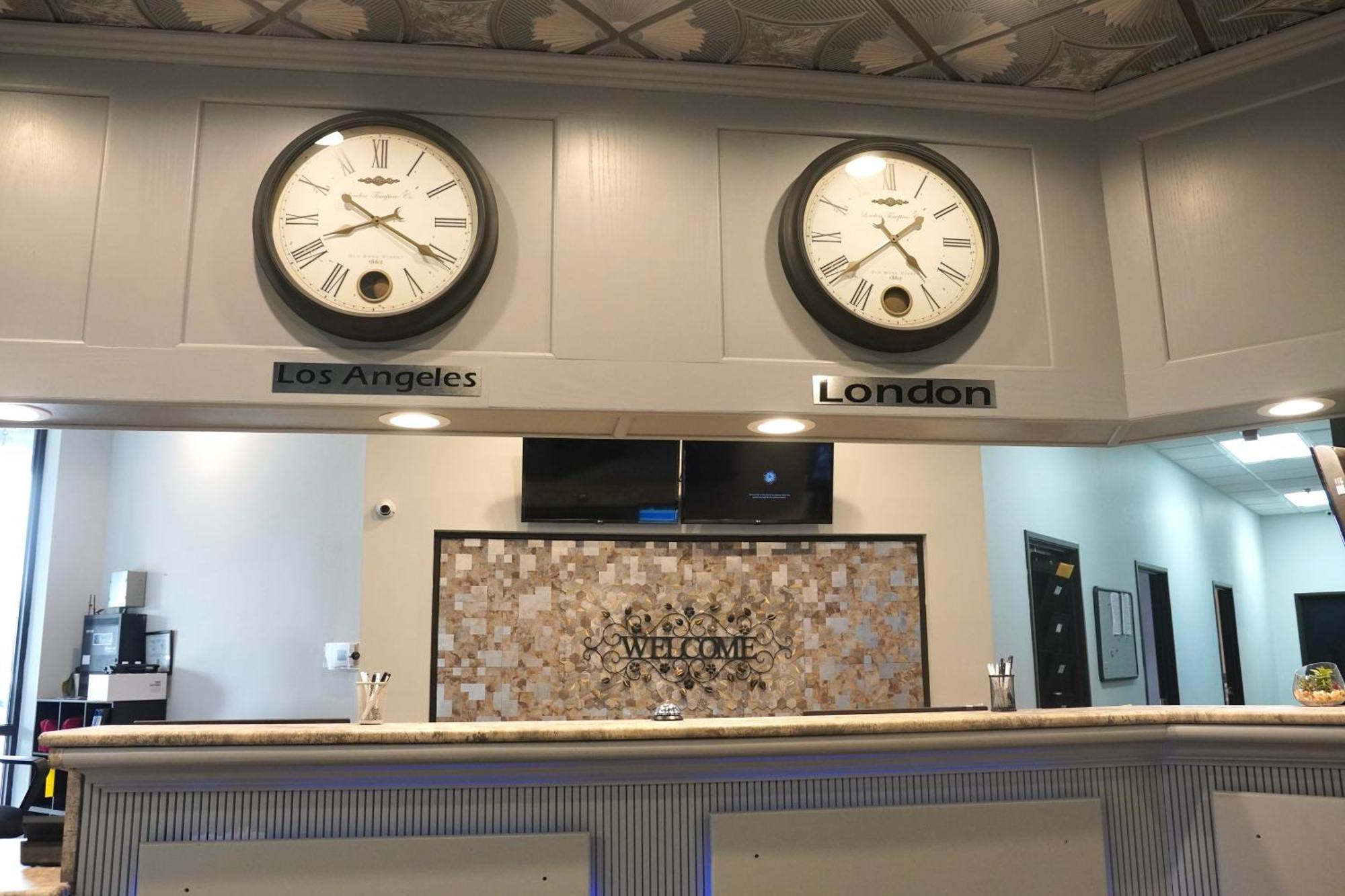 ווטרפורד American Inn & Suites מראה חיצוני תמונה
