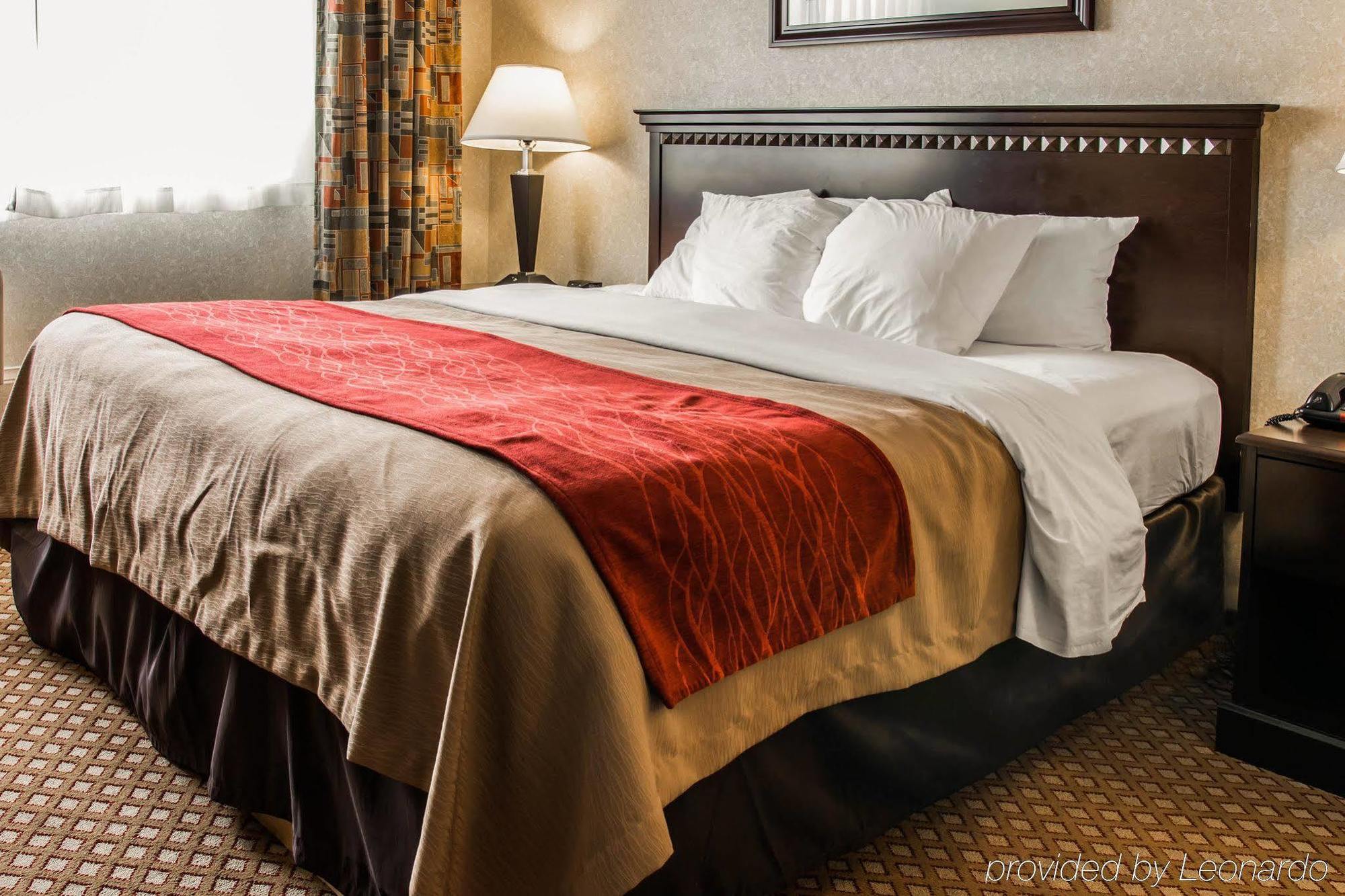 ווטרפורד American Inn & Suites מראה חיצוני תמונה