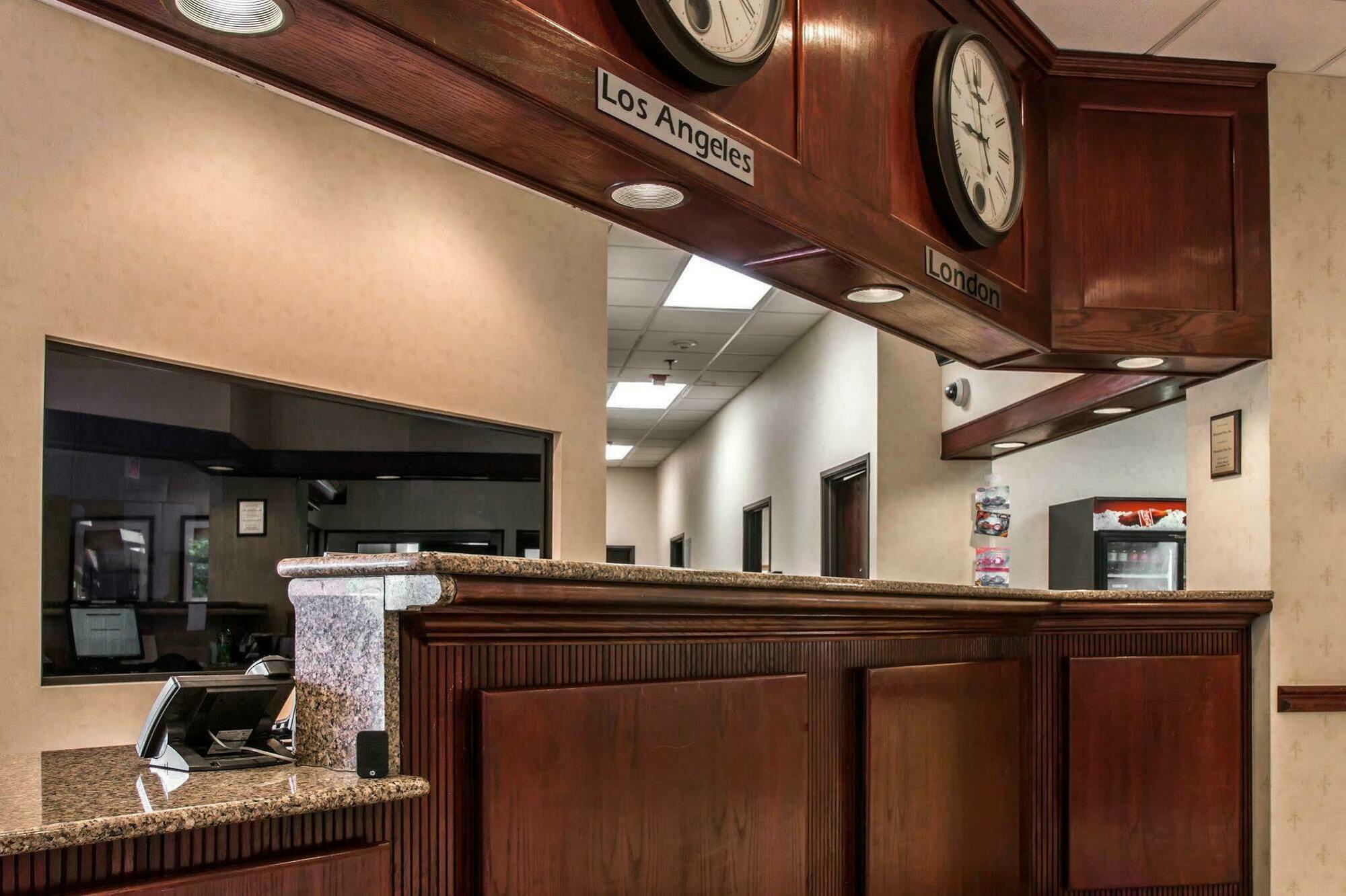 ווטרפורד American Inn & Suites מראה חיצוני תמונה