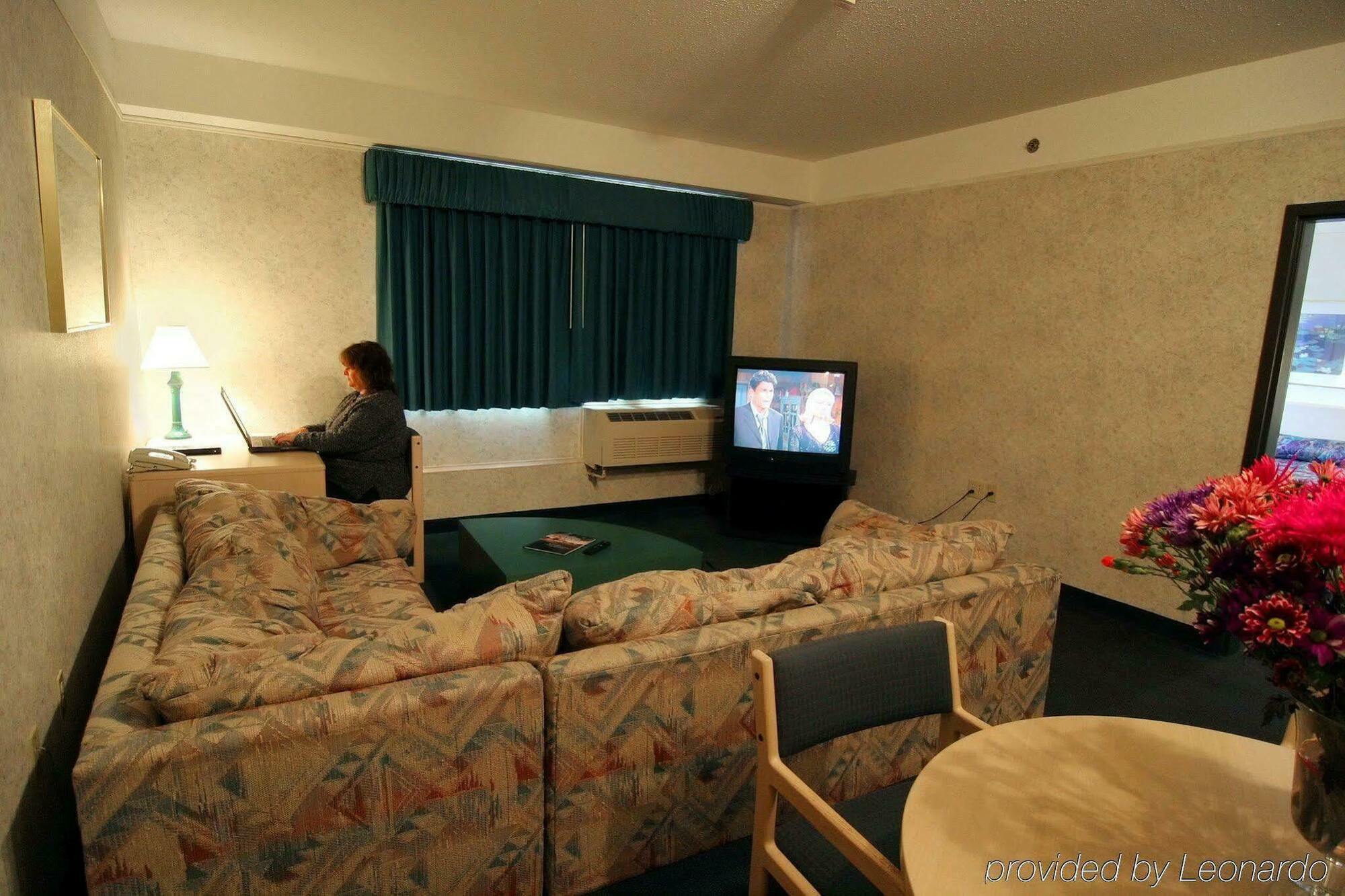 ווטרפורד American Inn & Suites מראה חיצוני תמונה